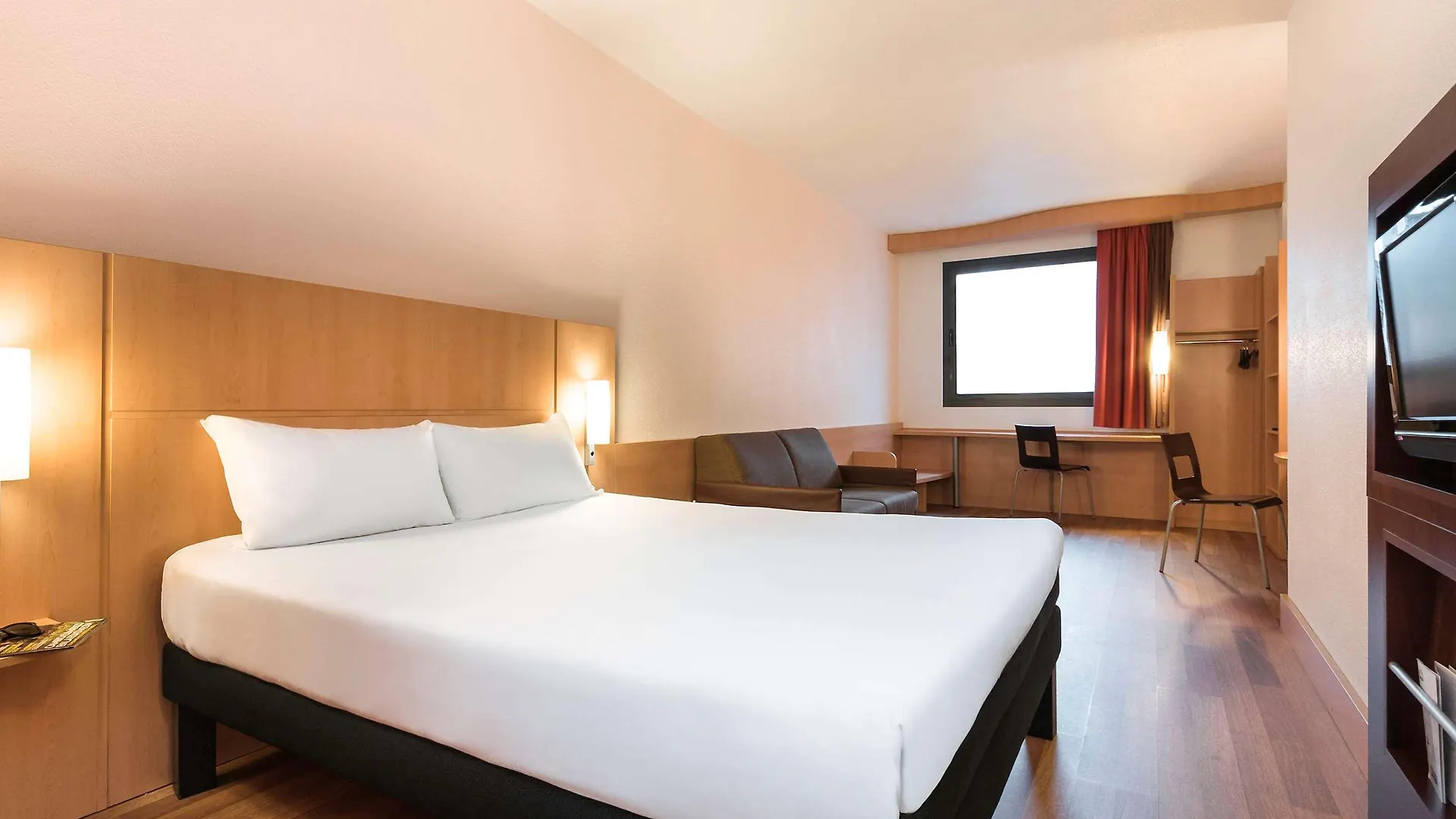 Ibis Bilbao Centro Hotel 0*,